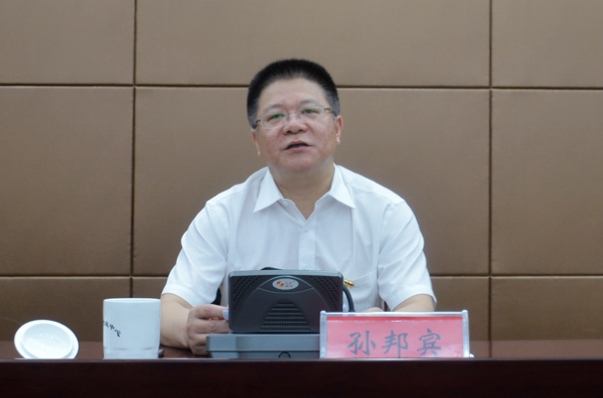董事长.jpg 董事长.jpg